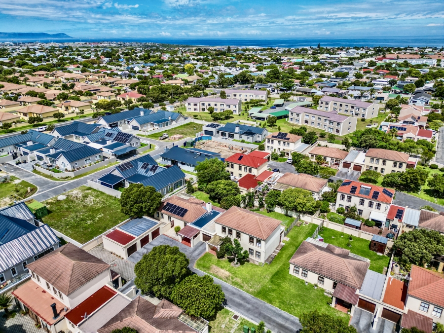 3 Bedroom Property for Sale in Sandbaai Western Cape